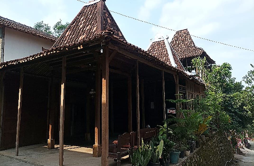 Rumah joglo milik Bapak Suyadi di Sinom RT 02 RW 05
